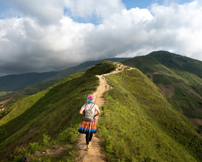woman trekking across ridge, traveling solo, Fort Lauderdale Self-Esteem Therapy